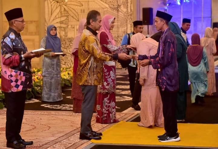 Sultan meraikan fakir miskin