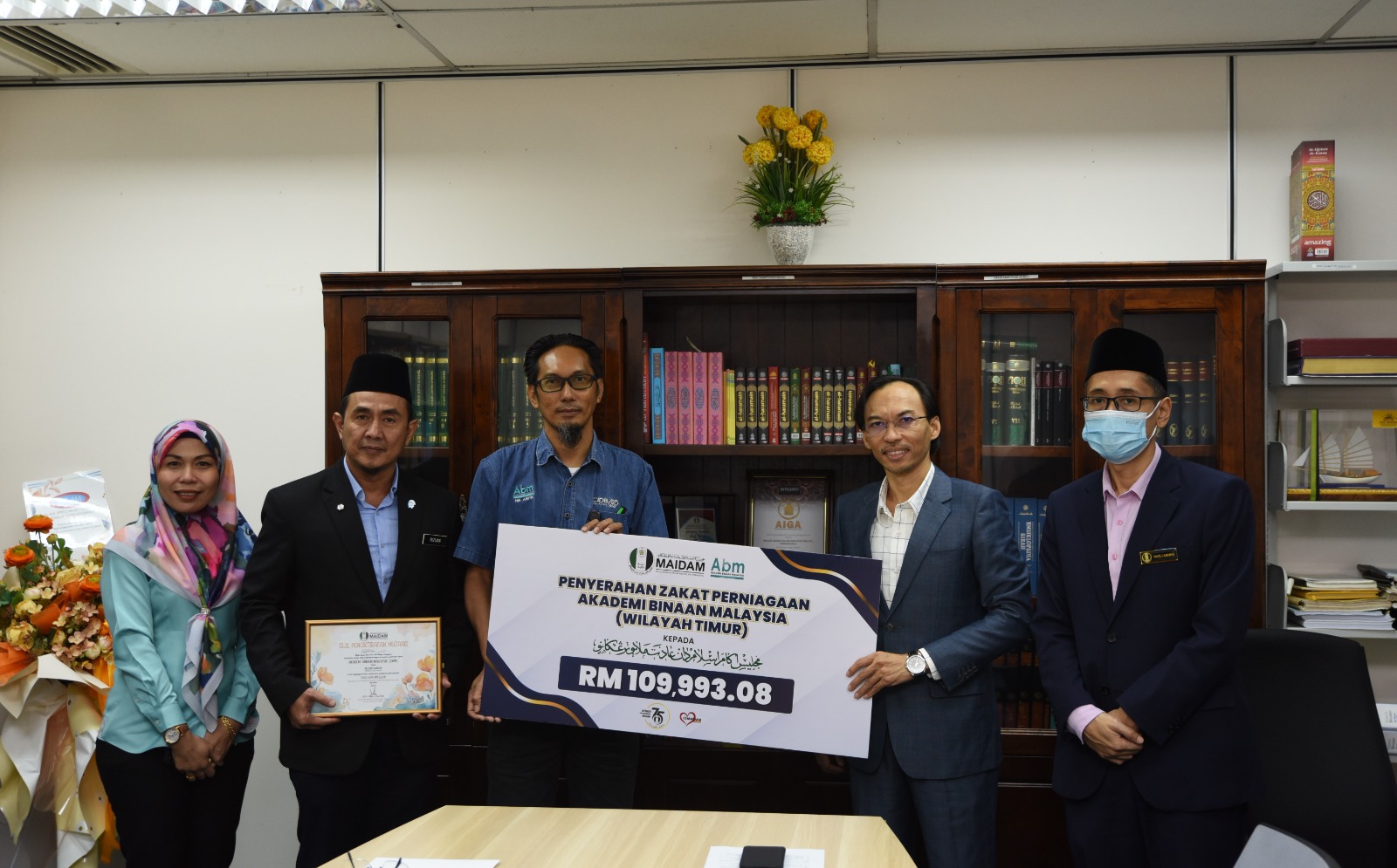 Serahan Zakat Oleh ABM dan CIDB 2024 WhatsApp Image