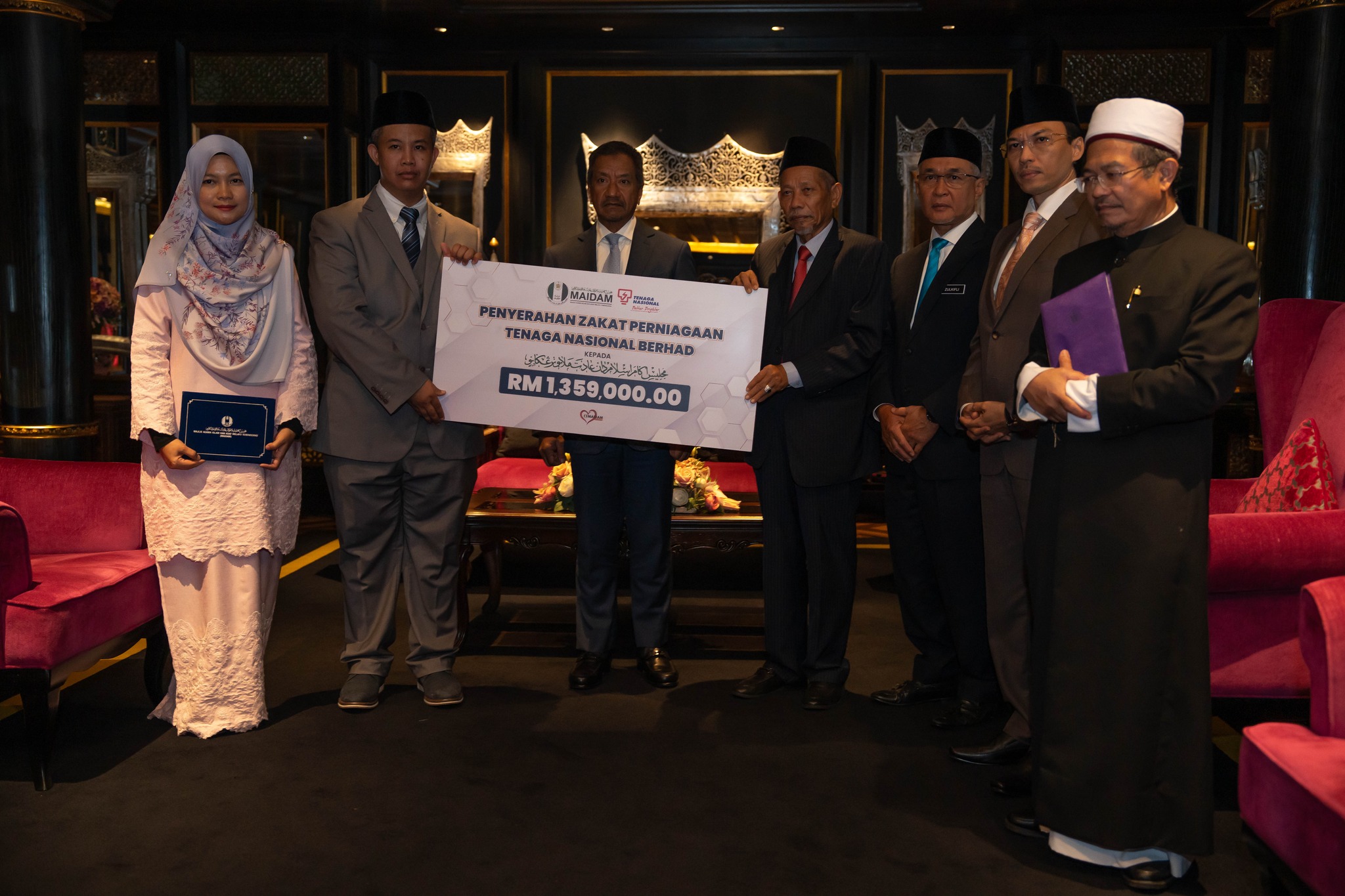TNB serah zakat perniagaan 2025