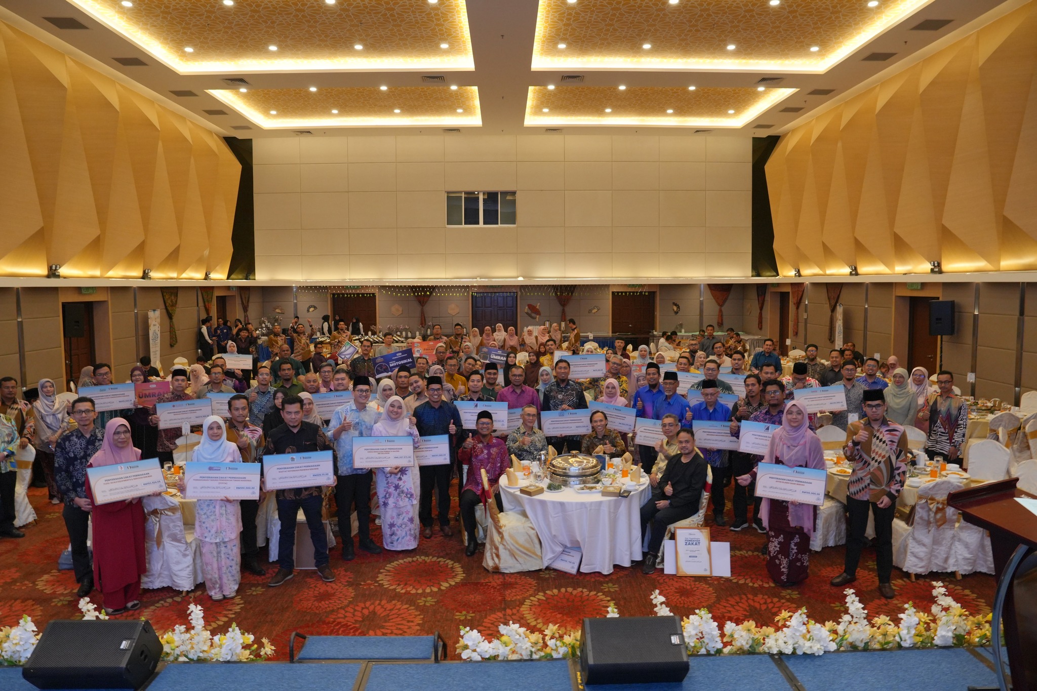 56 SYARIKAT TUNAI ZAKAT DALAM MAJLIS PENYERAHAN ZAKAT KORPORAT